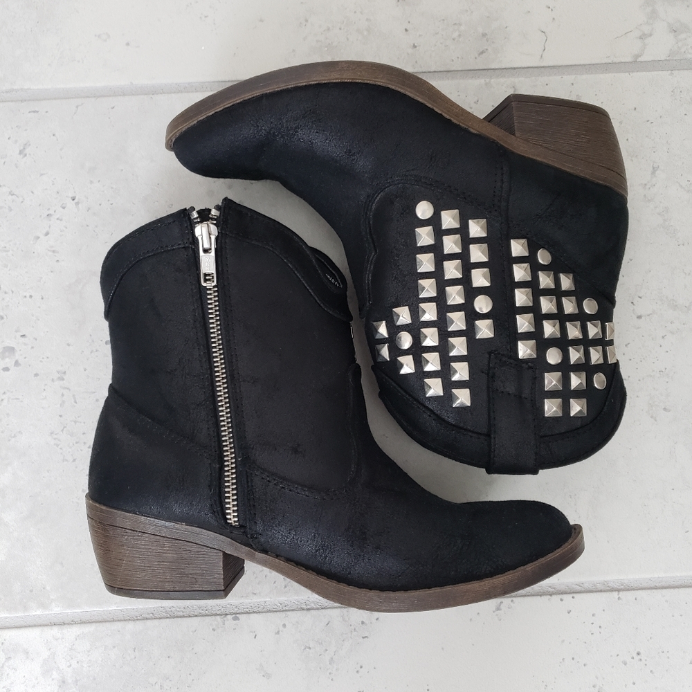 Black boots